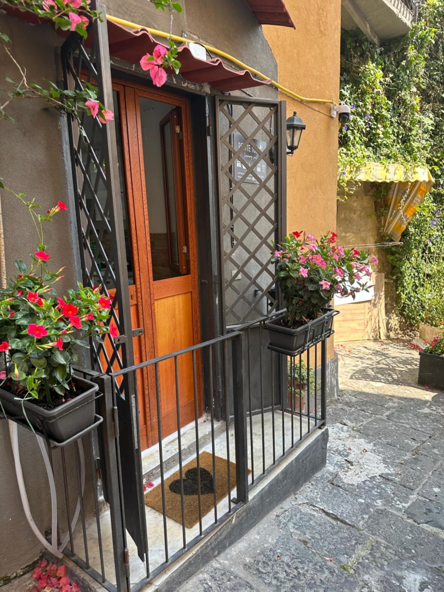 Petite Suite Naples Exterior photo